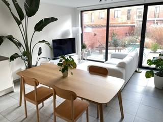 Instapklaar en lichtrijk gelijkvloers nieuwbouwappartement op de gegeerde Watt-site, vlakbij Coupure en Nieuwe Wandeling.<br />Het appartement beschikt over een ruim terras met aansluitend een aangenaam privé-tuintje met struiken en diverse planten en een ondergrondse parkeerplaats in hetzelfde gebouw,<br /><br />💶<strong> Huurprijs:</strong> €860/maand + €60/maand provisie algemene kosten<br />• Individueel verbruik via aparte tellers<br />• Ondergrondse<strong> parkeerplaats inbegrepen</strong><br />• Grote individuele kelderberging<br /><br />📐 <strong>Indeling:</strong><br />Inkomhal, ruime berging/wasplaats, lichtrijke en zonnige leefruimte met volledig ingerichte keuken voorzien van alle toestellen, ruime slaapkamer en ingerichte badkamer met instapdouche, lavabo en toilet.<br />Vanuit de leefruimte is er toegang tot het ruime terras met privé-tuintje, aangelegd met struiken en diverse planten.<br /><br />🌟 <strong>Extra troeven</strong>:<br />Nieuwbouw • Energiezuinig • Individuele warmtepomp • Vloerverwarming • Ventilatiesysteem D • Groot terras • Privé-tuintje • Ondergrondse parkeerplaats • Grote kelderberging • Lift • Gemeenschappelijke fietsenberging • Gemeenschappelijke tuin • <strong>Buurtschuur exclusief voor bewoners, reserveerbaar voor privéactiviteiten</strong><br /><br />👤 Ideaal voor: alleenstaande, PhD-student of startend koppel<br />📄 Domicilie verplicht – huurcontract 3/6/9 jaar<br />📅 Beschikbaar vanaf <strong>1 december 2026</strong><br />📍 Adres: Nieuwe Wandeling 69, 9000 Gent<br /><br />📸 Interesse? Vraag uw bezoek aan via de advertentie op de website of via www.tvevastgoed.be<br />Meer info: tine@tvevastgoed.be of 0474970022📧 Interesse in een bezoek? Stuur een mail naar tine@tvevastgoed.be of bel 0474 97 00 22<br /><br />👉 Comfortabel, energiezuinig en rustig wonen met een eigen tuintje op de Watt-site!