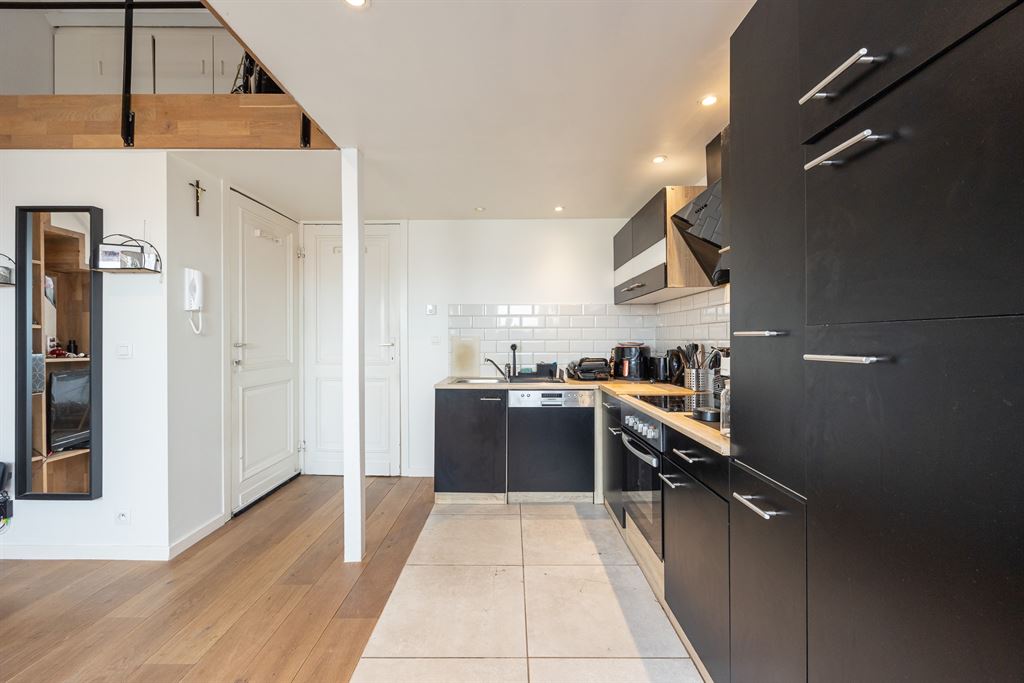 Gerenoveerd appartement met mezzanine - foto 2