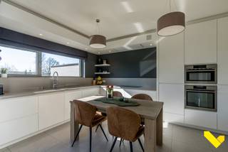 Op zoek naar een ruime woning met nét dat tikkeltje extra? Deze charmante woning gelegen aan de Engsbergseweg in Tessenderlo zal u aangenaam...