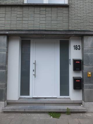 Ruim instapklaar appartement (130 m²), niet gemeubeld, met garage.Op de 2de verdieping in een gebouw met 2 verdiepingenHet gebouw heeft een lift en...