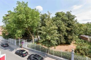 Heel mooi appartement met frontaal zicht op Park Casier.Derde verdieping.Bestaande uit een inkomhall, living, ingerichte keuken, grote berging, 2...