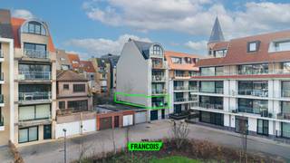 In de rustige Kleine Kerkweg in Middelkerke vindt u dit moderne appartement in een recente residentie van 2015. De ligging is ideaal: op korte...