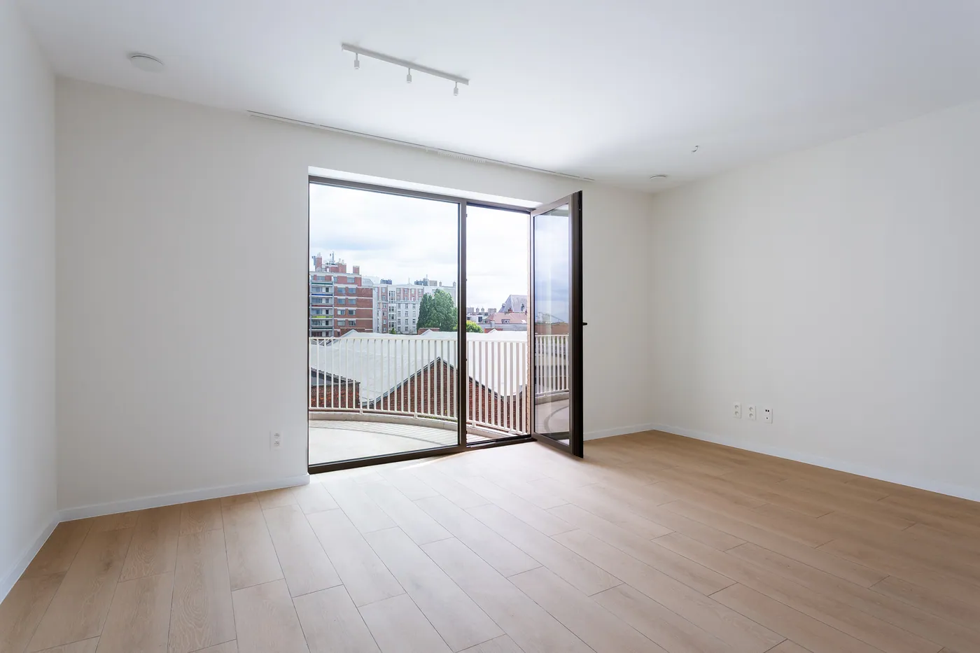 Modern nieuwbouwappartement met terras aan Den Dam - foto 2