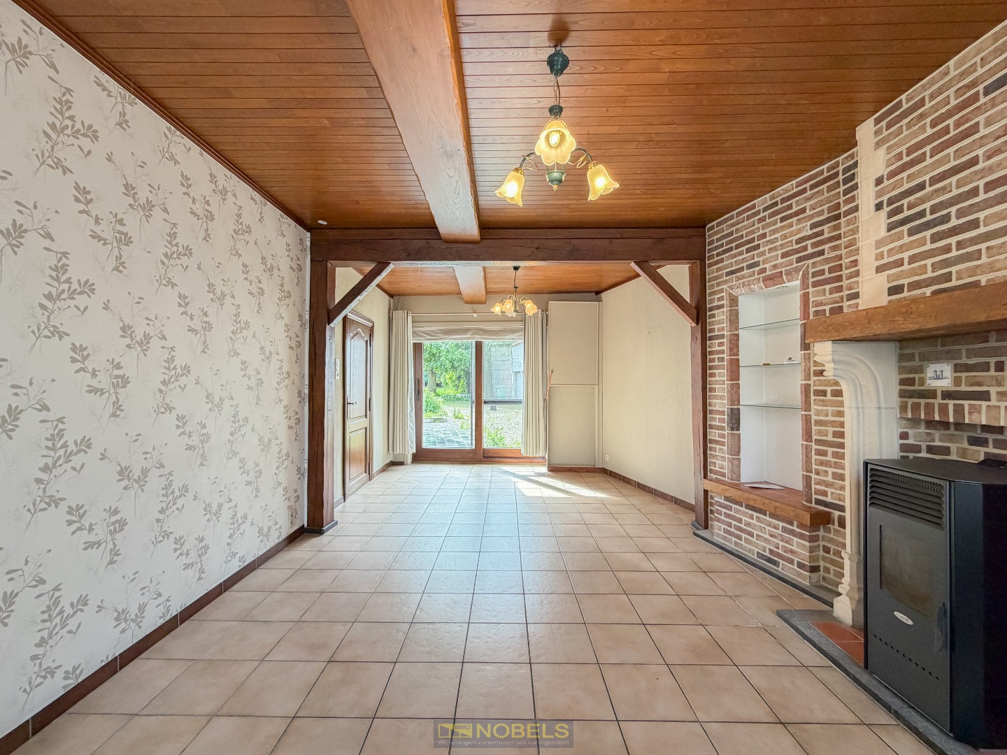 Te koop, Te moderniseren halfopen bebouwing met spatieuze tuin en 2 garages te Zottegem - photo 5