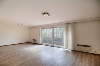 Gezellig, recent opgefrist 2 slaapkamer appartement met garagebox en kelder! Appartement op 2de verdieping van een klein gebouw bestaande...
