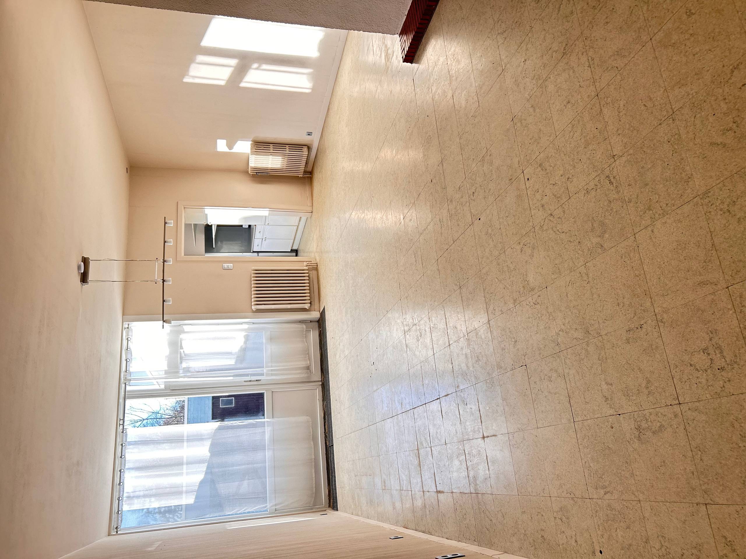 Halfopen woning te huur met 8 slaapkamers en uitweg. - foto 4