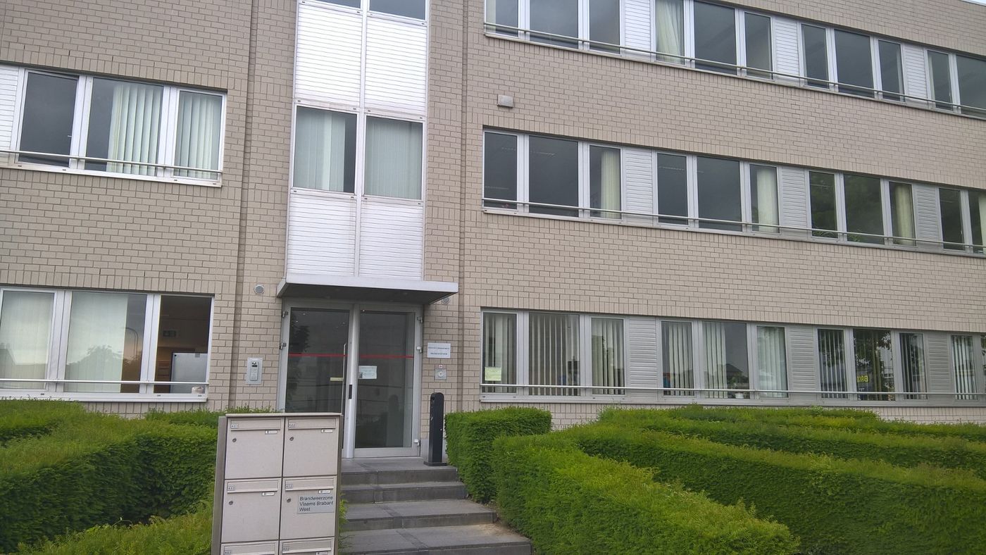 1.008 m² kantoren langs bedrijvige Luchthavenlaan te Vilvoorde - photo 1