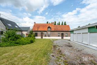 Op de grens van De Pinte en Nazareth bevindt zich dit uitzonderlijke perceel bouwgrond van maar liefst 2.509 m². De ligging is niet alleen...