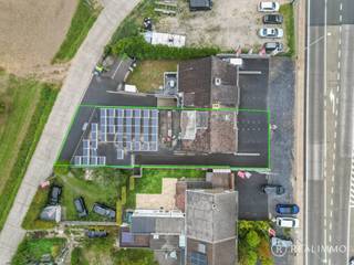 Dit veelzijdige en prestigieuze pand aan de Kortrijkseweg combineert representatief werken, comfortabel wonen en onmiddellijk rendement op...