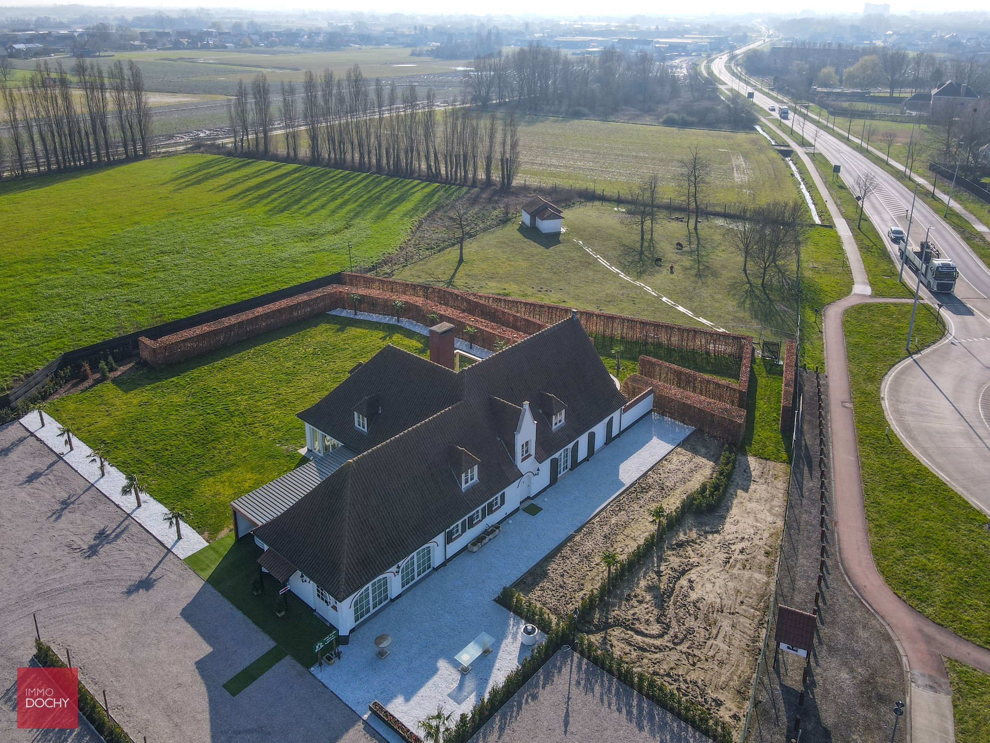 Perceel grond van ca. 3.000m² volledig gelegen in recreatiegebied met mooie villa of clubhuis - foto 2