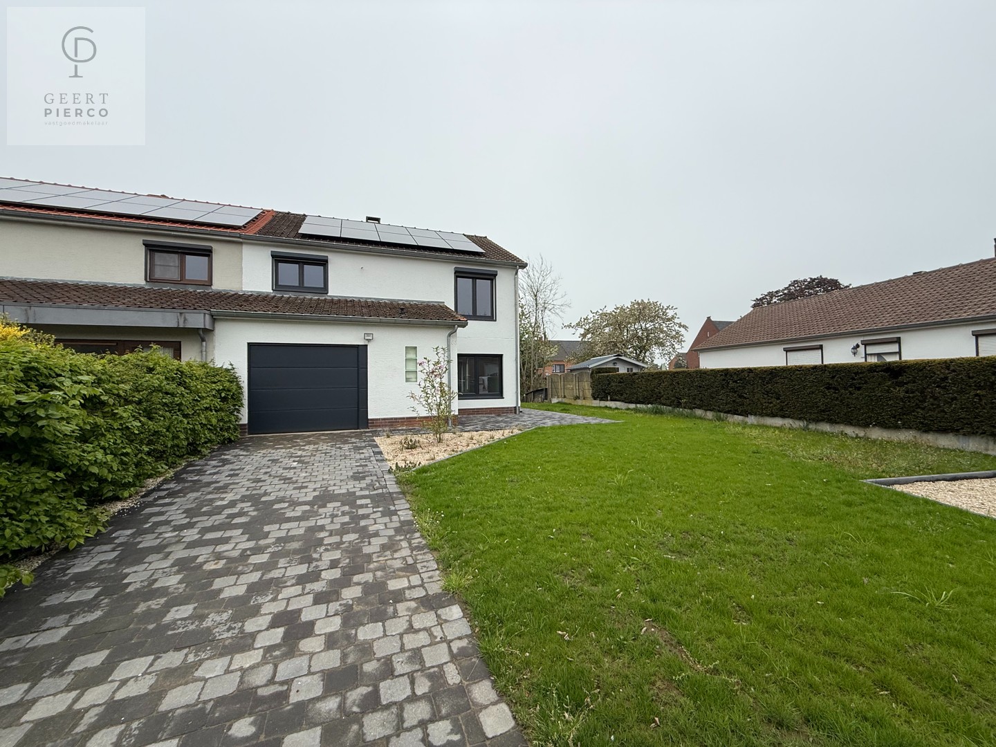 Gerenoveerde halfopen bebouwing gelegen in het rustige Gingelom. - foto 1