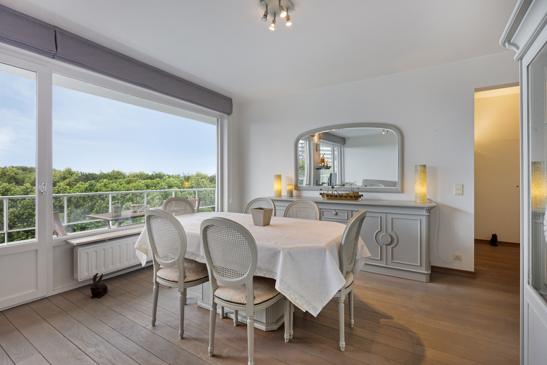 Prachtig gerenoveerd appartement met groot terras. - foto 3