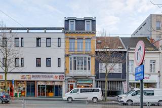 Prachtig eclectisch vooroorlogs winkelwoonhuis van ca 288 m² (cfr EPC) met originele winkelinrichting - met minimaal 6 slaapkamers + leuke...