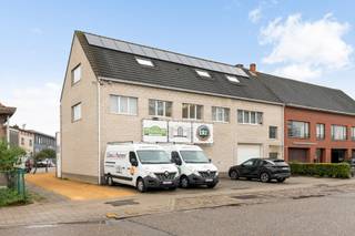 Are you looking for an opportunity to effortlessly combine living and working? Then you’ve come to the right place! This property with a warehouse...