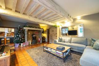 Deze karaktervolle woning biedt een ruim en veelzijdig woonvolume met tal van authentieke elementen, en geniet van een unieke, rustige ligging in...