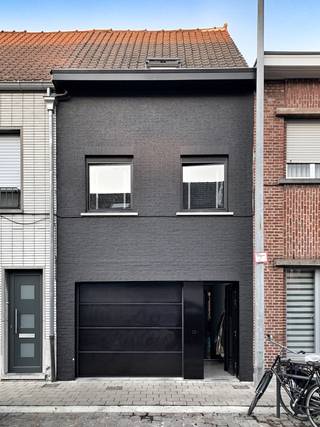 Gezellige instapklare en ruimtelijke rijwoning met stadstuintje.Op wandelafstand van winkels, Grote Markt en station.Rustige...