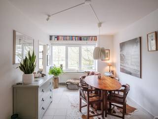 <strong>Lichtrijk 1 slpk appartement met EPC (A-score) nabij station-Gent Sint-Pieters</strong><br /><br />Dit<strong> lichtrijke appartement </strong>bevindt zich in een <strong>rustige buurt aan het Olympiadeplein</strong>, op <strong>wandelafstand van het station Gent-Sint-Pieters </strong> en het <strong>recreatiepark Blaarmeersen</strong><strong>. </strong>Een<strong> strategische uitvalsbasis</strong> op slechts <strong>5 minuten fietsen van het Gent centrum</strong> en <strong>nabij diverse hogescholen en universiteiten.</strong> Bovendien geniet je van een <strong>uitzicht op het park.</strong><br /><br />Met een <strong>EPC A-score </strong>staan<strong> duurzaamheid</strong> en <strong>energie-efficiëntie</strong> centraal. Elke unit is bovendien privatief <strong>aangesloten op zonnepanelen,</strong> wat bijdraagt aan <strong>lagere energiekosten. </strong>Bovendien werden de <strong>ramen en het dak reeds vernieuwd.</strong><br /><br />Dit appartement bevindt zich op het<strong> eerste verdiep</strong> van een<strong> rustig gelegen</strong> <strong>residentie </strong>met 14 entiteiten. Interessant is de <strong>eenvoudige beheerstructuur</strong> wat resulteert in een <strong>lage beheerskost</strong>. Met een <strong>bruto vloeroppervlakte van 48.4 m²</strong> is het appartement <strong>praktisch ingedeeld</strong> met een <strong>inkomhal</strong>, <strong>lichtrijke woonkamer</strong>, <strong>keuken</strong>, aparte <strong>slaapkamer</strong>, <strong>badkamer</strong> en een<strong> apart toilet.</strong><br /><br /><strong>Extra troef</strong> is de mogelijkheid om een<strong> garagebox met staanplaats </strong>of een <strong>berging</strong> bij aan te kopen.<br /><br /><strong>Een unieke kans voor ouders van studerende kinderen, investeerders of young professionals die op zoek zijn naar een slimme en waardevolle investering!</strong><br />(opmaak aandeel kosten opmeting en basisakte ten laste van de koper)