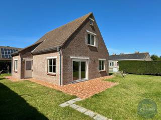 Op zoek naar een gezellige plek aan zee waar rust en zon centraal staan? Dan is deze charmante villa in Westende zeker een bezoekje waard! Deze...