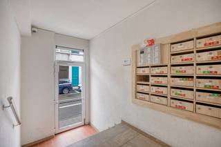 Deze charmante studio bevindt zich in het centrum van Leuven.Het bestaat uit een leefruimte met open, geïnstalleerde keuken en ruime badkamer met...