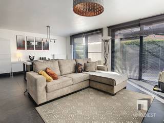 Prachtig gelijkvloers appartement!Dit appartement heeft veel lichtinval door de grote ramen in de leefruimte. Het is afgewerkt met de beste...