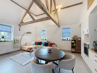 Recent gerenoveerd appartement met 2 slaapkamers te huur in centrum Ieper. INDELING+2 verdieping:- Inkomhal - Leefruimte met open keuken (voorzien...