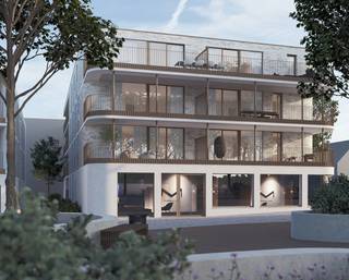 Nieuwbouwappartement op 1ste verdieping in blok E van project Mienas aan het kerkplein in As. Dit appartement is als volgt ingedeeld: inkomhal, woonkamer opgedeeld in zithoek en eethoek met open keuken, via schuifraam toegang tot terras, berging/technische ruimte, nachthal, 3 slaapkamers, badkamer. Vanuit 1 slaapkamer heb je toegang tot het terras. In de ondergrondse parkeergarage kan autostaanplaats en kelderberging aangekocht worden. De koper kan afwerking van vloer, keuken, badkamer en binnendeuren nog mee kiezen volgens budgetten die hiervoor voorzien zijn bij een leverancier aangeduid door de projectontwikkelaar.