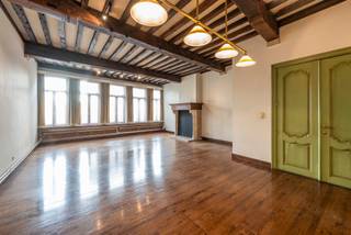 Prachtige authentieke herenwoning in hartje Mechelen – KorenmarktIn het bruisende centrum van Mechelen, pal aan de Korenmarkt, bevindt zich deze...