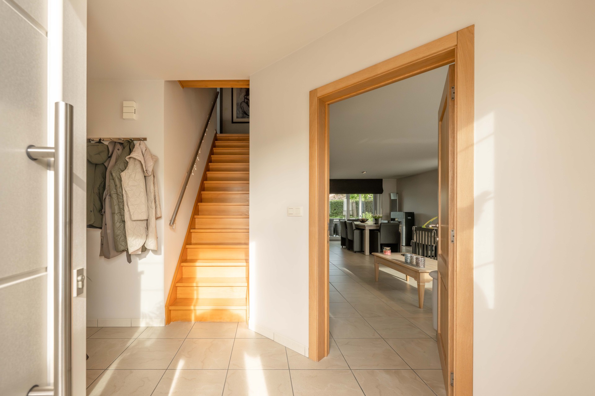 Knappe, verzorgde alleenstaande hedendaagse woning met 3 slaapkamers, garage en een prachtige aangelegde tuin TE KOOP in Wielsbeke! - foto 5
