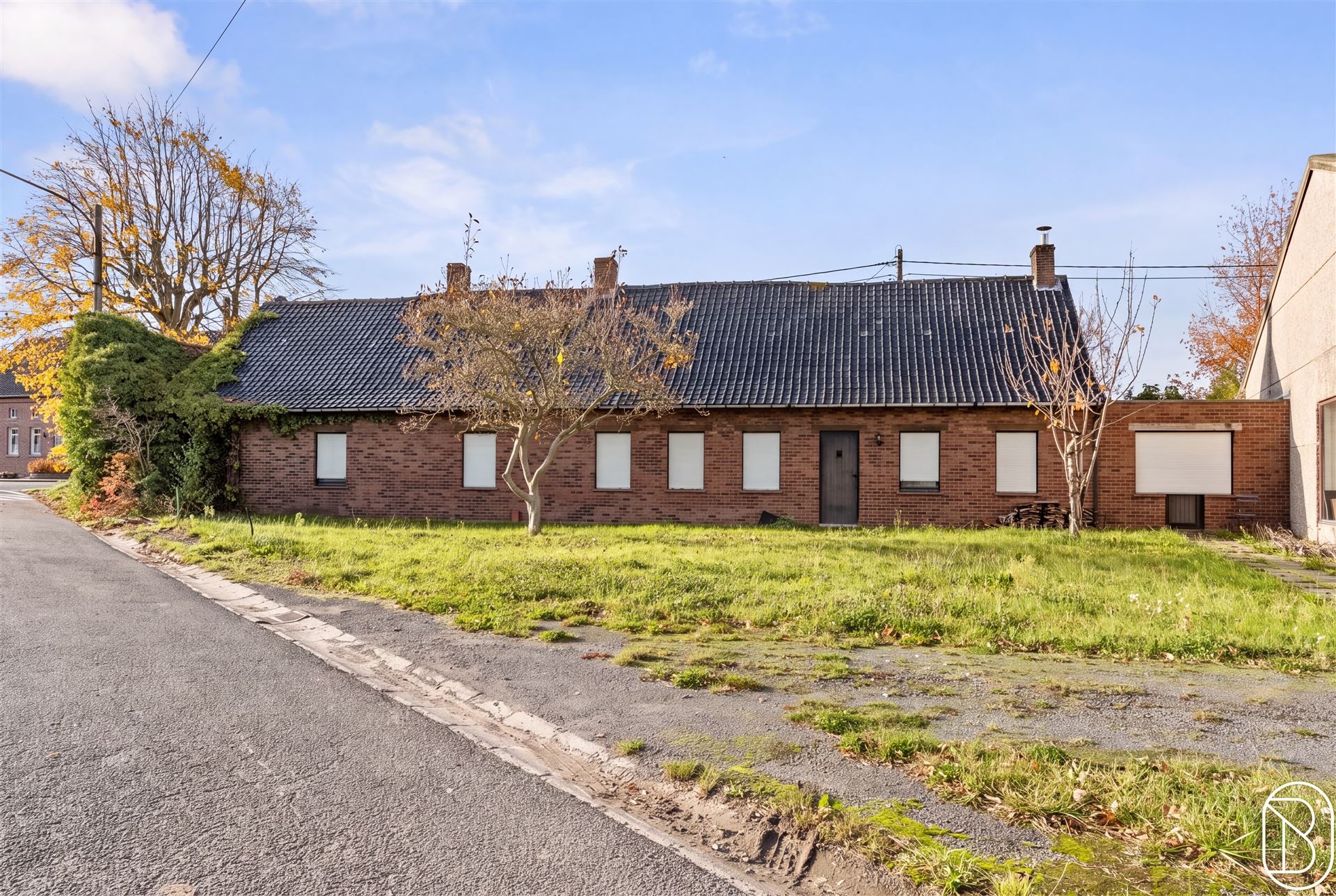 Commercieel gebouw van 750 m² met woning en parking. - foto 5