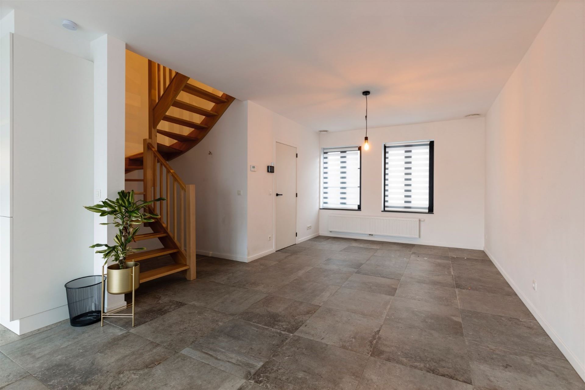 Gerenoveerde woning met 3 slpk op een zeer centrale ligging! - foto 4