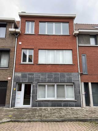 Ideale investeringskans: opbrengsteigendom met 3 verhuurde appartementen in hartje Merksem!Op een rustige locatie in Merksem bieden wij deze goed...
