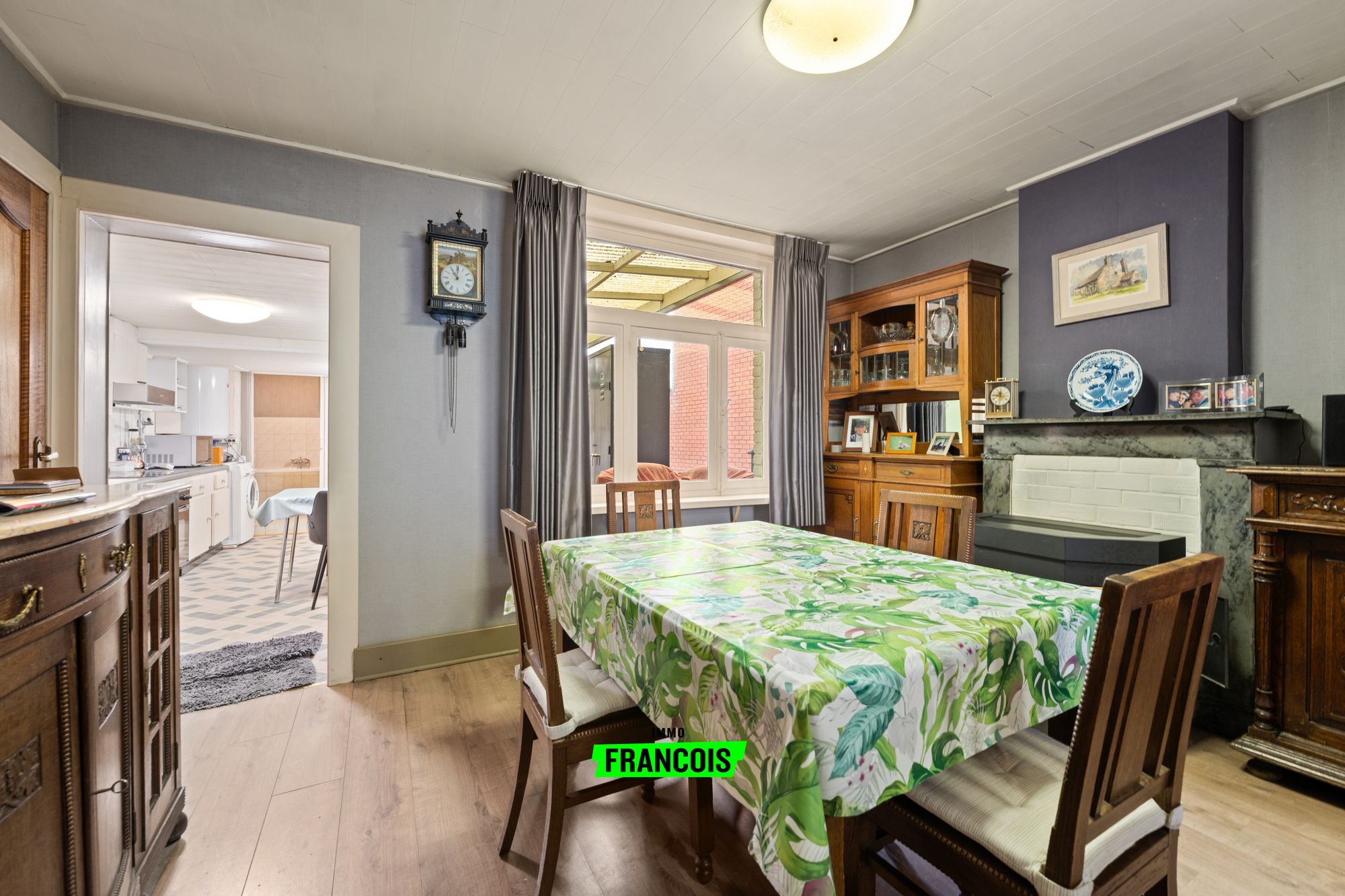 Te renoveren halfopen woning met diepe tuin en garages in centraal Zedelgem - foto 5