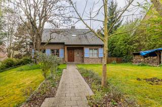 Ruime vrijstaande woning gelegen in de prachtige Jekervallei en net over de grens met Kanne, in Bassenge.Welkom in deze ruime vrijstaande woning,...