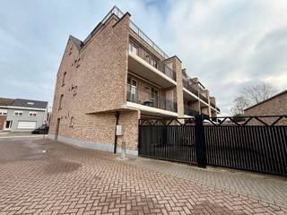 Kwalitatief ingericht kantoor met parking in centrum Koningshooikt.Algemeen:- Mooi kantoor in recent gebouw- Gelegen in het centrum van...