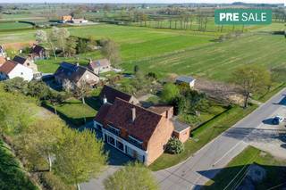 En zone rurale, cette propriété individuelle « De Koffiekan » avec 2 dépendances (73m² et 33m²) est à vendre, qui, en plus d'un terrain de 1 394...