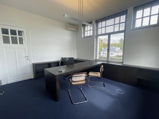 Deze volledig gemeubileerde private office met gemeenschappelijke vergaderruimtes staan te huur in Deurle. De kantoren bevinden zich op de...