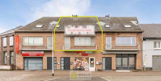 OP TE FRISSEN RUIM DUPLEX APPARTEMENT PAL IN  HET CENTRUM VAN HAMONT! Dit uiterst ruime appartement omvat maar liefst ca.142m² bewoonbare...