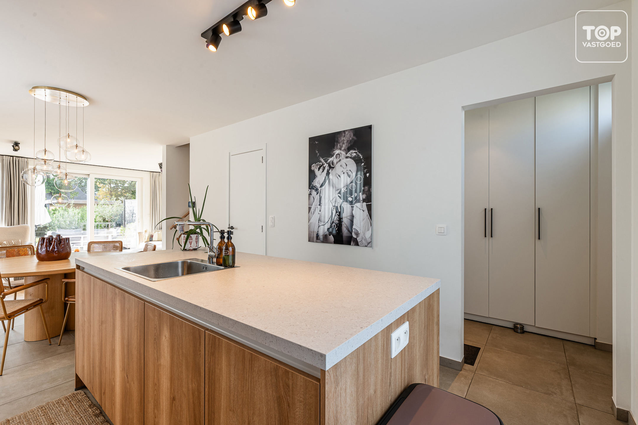Nieuwbouwwoning met 4 slaapkamers, tuin en carport - foto 4