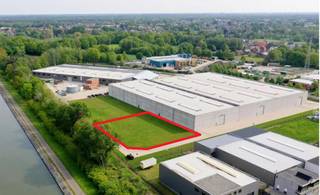 INDUSTRIËLE BOUWGROND te koop. Gelegen op de COBLO site en bouw klaar. Let op: de 1820 is de netto te bebouwen oppervlakte zonder...
