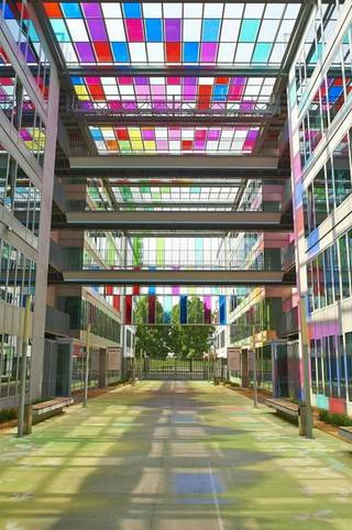 The Laurentide, being squeezed between the 2ha Gaucheret Parc and the Brussels North Railway tracks, is the closest office building to the...