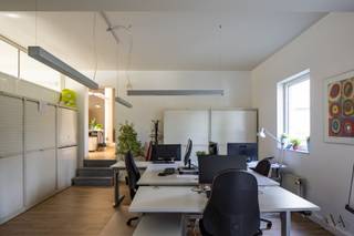 De locatie van deze kantoor- of praktijkruimte is een ideale uitvalsbasis voor meerdere disciplines of branches. En dit dankzij de ligging op...