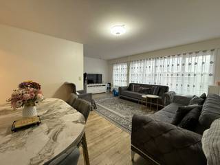 Gezellig 1-slaapkamerappartement met terras en uitstekende liggingDit verzorgde en praktisch ingedeelde één slaapkamerappartement is ideaal voor...