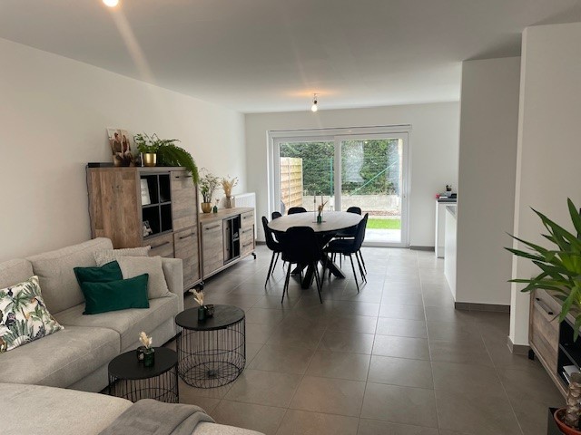 Recente halfopen woning met autostaanplaats en tuintje - foto 2
