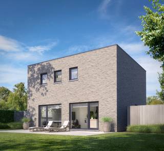 Perceel bouwgrond ligt aan het begin van een zeer rustige straat. <br />Deze bouwgrond is samengesteld uit 1 reeds gevormd en bestaand perceel (742m²) en een deel dat kan worden afgesplitst van een achtergelegen stuk grond (250m²) (Onder voorbehoud van gunstig stedenbouwkundig advies)<br /> <br />De voorgestelde moderne woning heeft een oppervlakte van 144m2. Er is een eet- en zithoek voorzien en een ruime keuken met berging. Ook zijn er 3 slaapkamers waarvan eentje met dressing, een badkamer met toilet/douche voorzien en een technische ruimte. Warmtepomp, vloerverwarming, zonnepanelen, ventilatie D+ zijn reeds voorzien.<br /><br />Alle keuzes i.v.m. de afwerking van de woning zijn naar wens bespreekbaar. Ook het ontwerp van de woning is slechts een voorstel en kan volledig met jou op maat uitgewerkt worden. Vanaf casco afwerking biedt de woning je alvast alle zekerheden en garanties en van daaruit kan je zorgeloos verder afwerken. Een volledig afgewerkte woning is natuurlijk ook mogelijk! <br /><br />Dit project realiseren we in samenwerking met Immovadis<br />contacteer Luc voor meer info 011/ 450 280<br /><br />CASCO AFWERKING:<br />Ruwbouw winddicht <br />Sanitaire leidingen (inclusief hergebruik van regenwater).<br />Elektriciteit<br />Vloerverwarming en warmtepomp<br />Pleisterwerken<br />Isolatiewerken en chape<br />EPB berekening<br />Ventilatiesysteem D+<br />8 zonnepanelen<br />Kostprijs architect en veiligheidscoördinatie inclusief<br /><br />SLEUTEL OP DE DEUR:<br />casco afwerking<br />Afgewerkte keuken<br />Sanitaire toestellen<br />Tegelvloeren op het gelijkvloers en in de badkamer<br />Binnendeuren<br />Voegwerken<br />Trap in rubberwood<br /><br />PRIJS CASCO:<br />€ 329 000 excl. alle kosten op grond en constructie<br />€ 405 000 incl. alle kosten op grond en constructie<br /><br />PRIJS SLEUTEL OP DE DEUR:<br />€ 355 000 excl. alle kosten op grond en constructie<br />€ 435 000 incl. alle kosten op grond en constructie