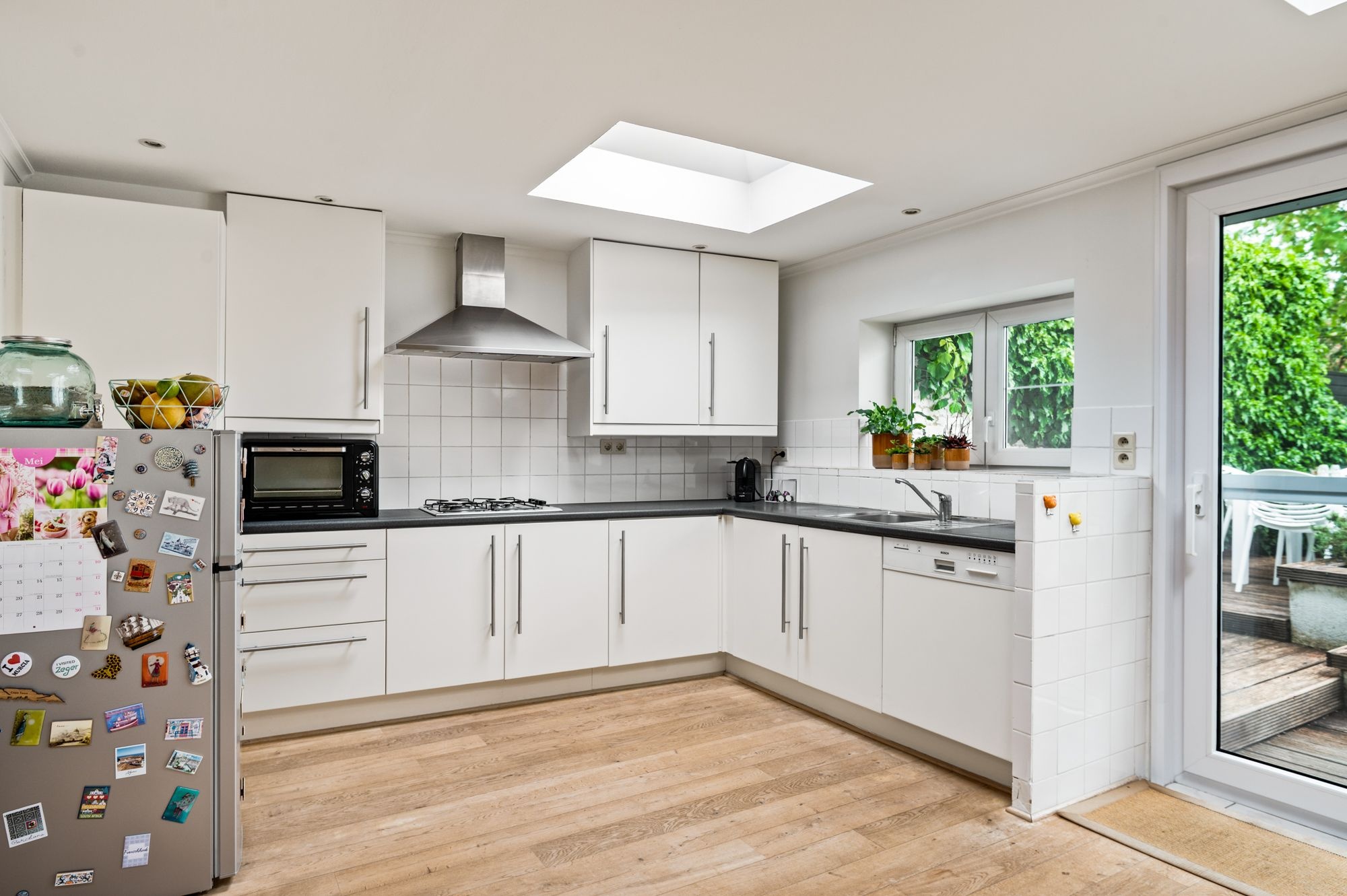 Prachtige, centraal gelegen instapklare en energiezuinige woning ! - foto 4