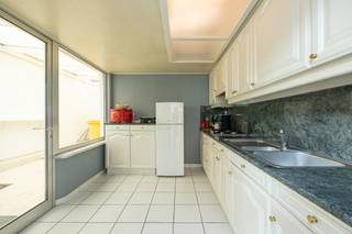 <p>Deze <strong>ruime en instapklare woning</strong> met <strong>3 à 4 slaapkamers</strong> is gelegen aan de rand van Turnhout en vormt zowel een <strong>uitstekende gezinswoning</strong> als een mooie<strong> investeringsopportuniteit</strong>. <strong>EPC:</strong> 220 kWh/m² (C-peil) – <strong>Elektriciteit conform</strong>.</p>
<strong>Ligging: </strong>Gelegen nabij het centrum van Turnhout op wandelafstand van tal van voorzieningen, oa. school, winkels, centrum Turnhout, openbaar vervoer... Tevens een vlotte verbinding met de ring van Turnhout.<br /><br /><strong>Indeling: -1 </strong>Kelder <strong>0 </strong>Inkomhal - Slaapkamer/bureau - leefruimte - keuken - koer - wasplaats <strong>+1 </strong>badkamer en slaapkamer 1 <strong>+2 </strong>slaapkamer 2 / slaapkamer 3<br /><br /><strong>Beschrijving: </strong>Deze goed onderhouden woning vormt een mooi opportuniteit voor wie opzoek is naar een zorgeloze investering of toekomstige woning.<br />De woning beschikt over 3 à 4 slaapkamers waarvan 3 zeer ruime. Mooie leefruimte met aansluitend de keuken die uitgeeft op een leuke koer, dewelke momenteel overdekt is. Achteraan gelegen is er nog de wasplaats/bijkeuken met voorziening van was- en droogkast en toilet.<br />Momenteel is de woning verhuurd aan € 1.400/maand wat resulteert in een aantrekkelijk rendement vanaf dag 1.<br /><br />Troeven<br />- 4 slaapkamers<br />- Goed onderhouden/instapklaar<br />- Elektriciteit = conform<br />- Mooi rendement<br /><br /><strong>Bijzondere informatieplicht in aanvraag</strong>