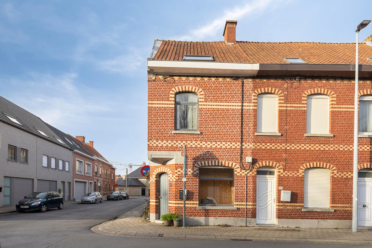 Cozy 3-bedroom house with nice courtyard and garage - photo 4