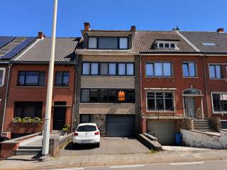 Dit appartement bevindt zich op de eerste verdieping van een kleinschalige residentie met slechts één ander appartement, zeer gunstig gelegen...