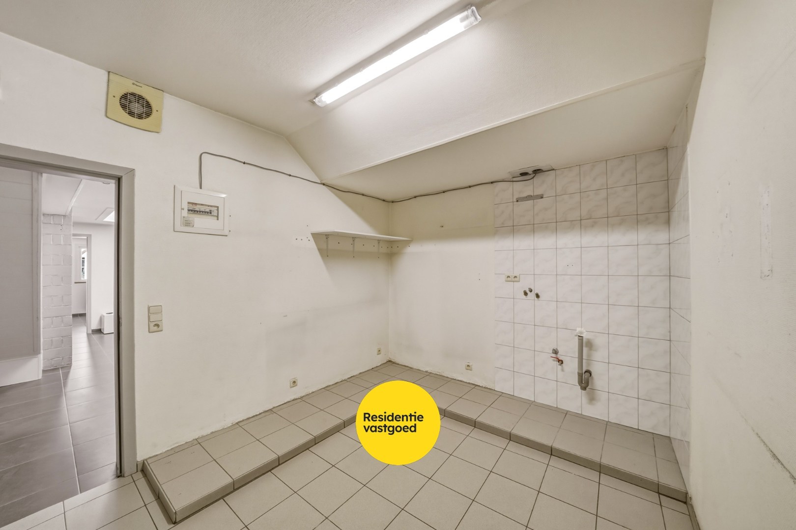 Handelspand met woonst te koop in het centrum van Oudenburg - foto 4