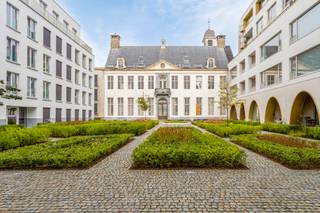 Exclusieve penthouse van 300m2 gelegen in het prestigieuze project De Dams, gelegen in het hartje van Antwerpen. Het eigendom biedt een...